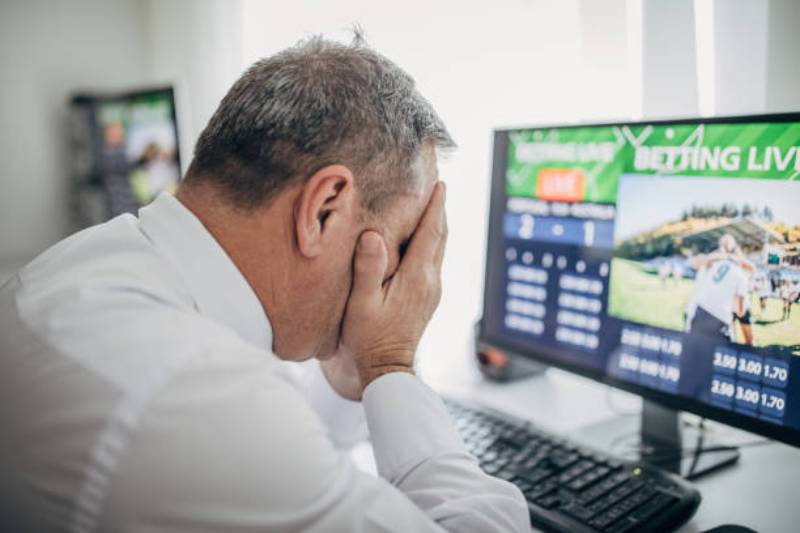 Làm Gì Khi Thua Cá Độ Bóng Đá - Cách Xử Lý Thông Minh 2 Vì sao bạn thua cá độ bóng đá?